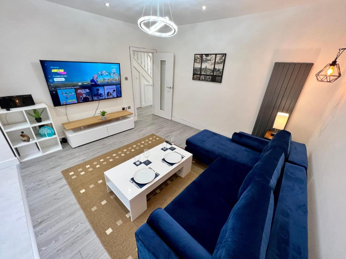 Wembley Stadium 5 Star Brand New Luxury Sleeps 14 With Parking Case de vacanță *