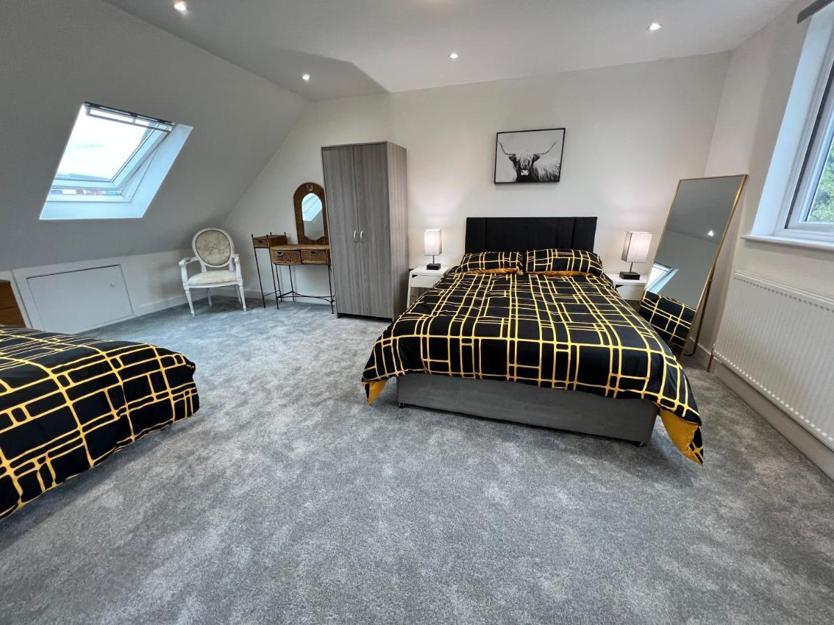 Wembley Stadium 5 Star Brand New Luxury Sleeps 14 With Parking Case de vacanță