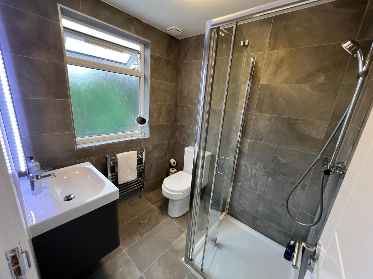 Wembley Stadium 5 Star Brand New Luxury Sleeps 14 With Parking Case de vacanță *