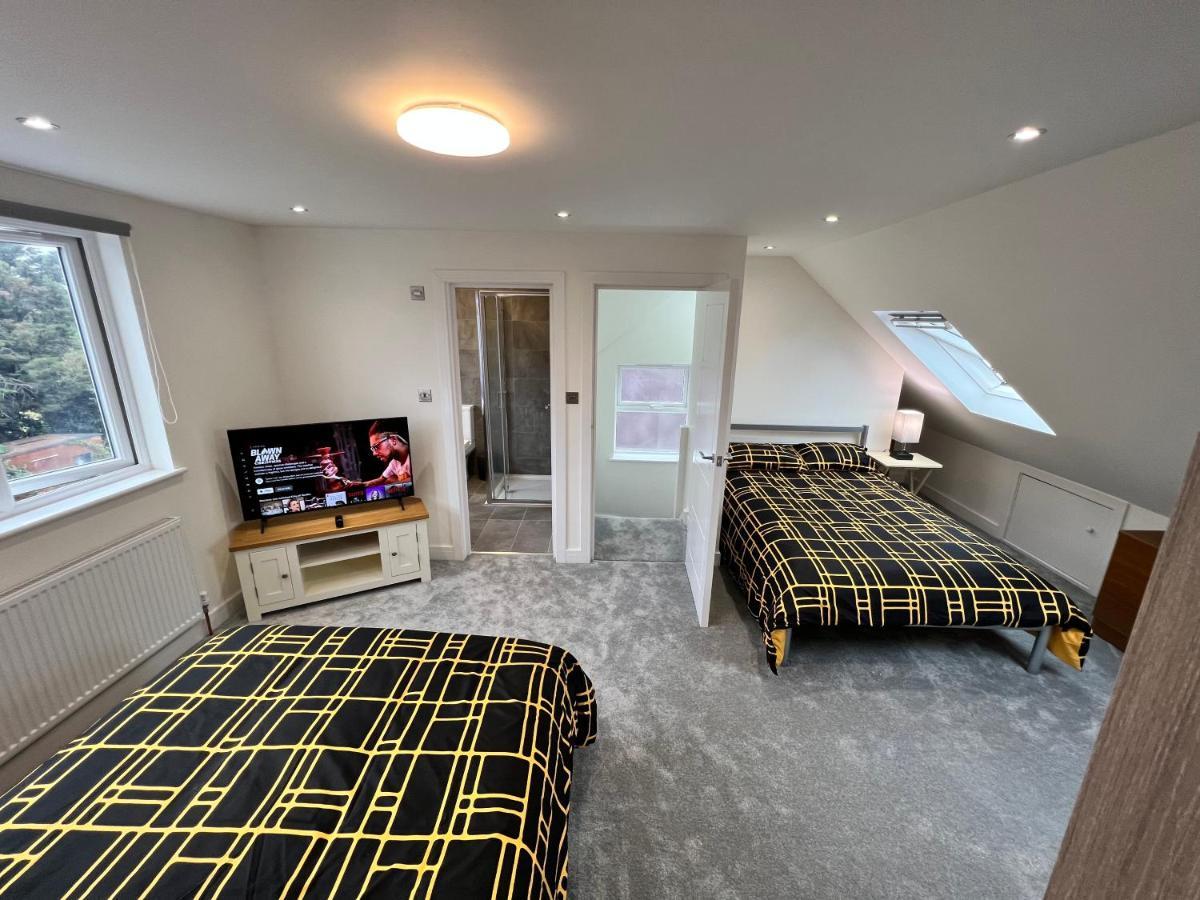 Wembley Stadium 5 Star Brand New Luxury Sleeps 14 With Parking Case de vacanță